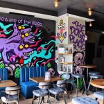 The Dog’s Place: Neon, Graffiti και Αφρός
